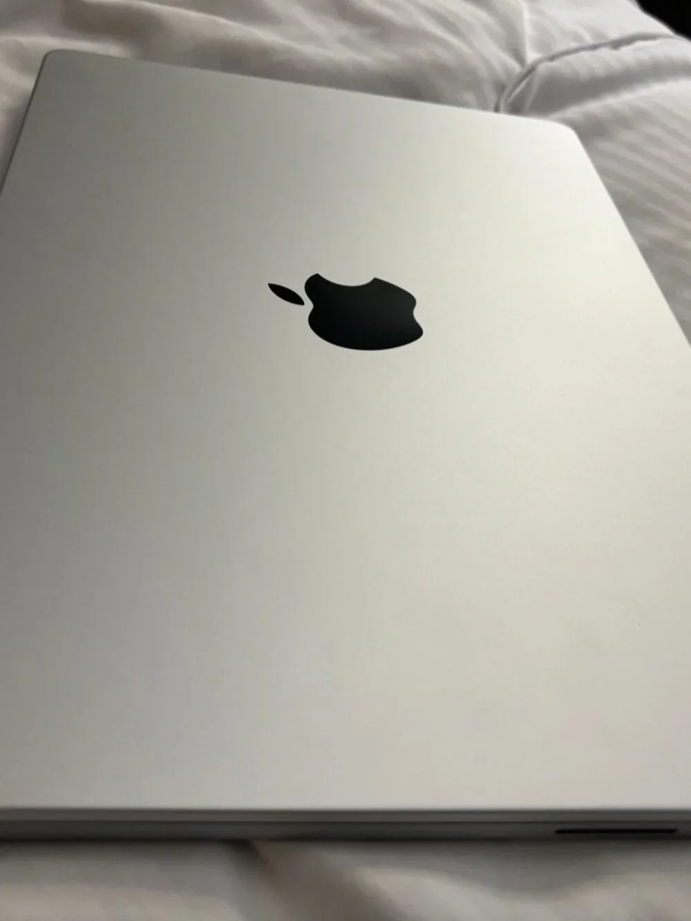 Used Silver Macbook Pro M5